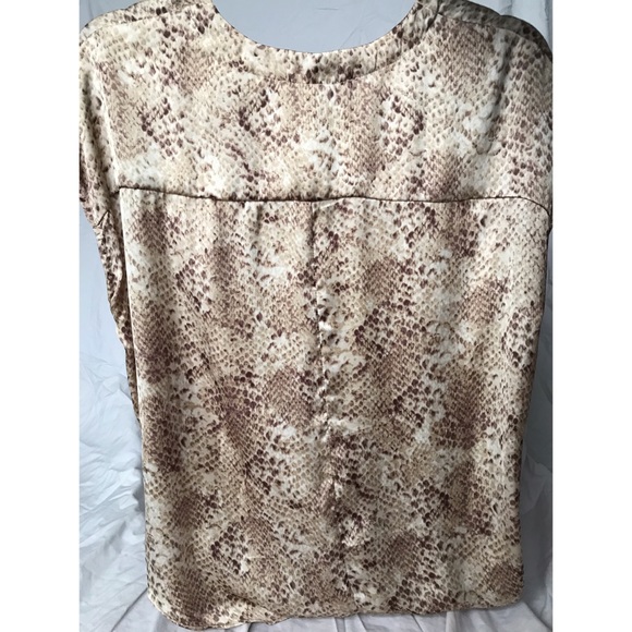 Hidden Button Down Twist Blouse - Picture 4 of 5